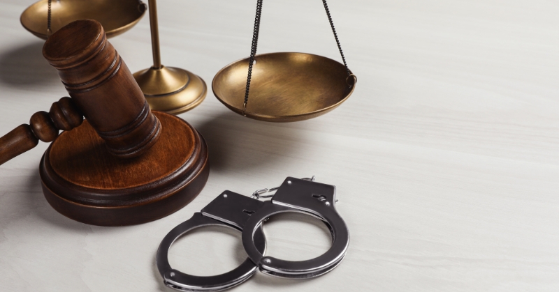 מתי חובה לפנות לעורך דין פלילי ולמה לא לחכות לרגע האחרון